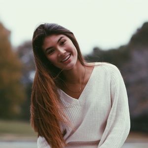 Meet your Posher, Mia